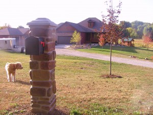 Faux stone mailbox