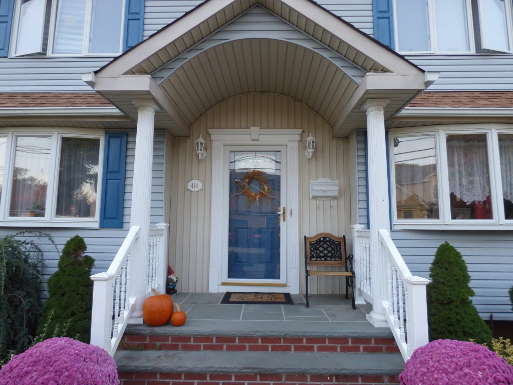 BEFORE: The original vinyl siding was drab and boring.