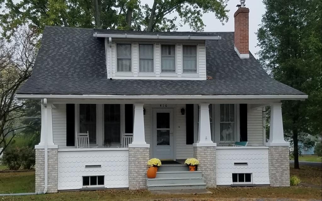 This home's exterior got a brilliant upgrade when the homeowner covered his porch columns with Regency's Old Chicago Brick in Cream Caramel.