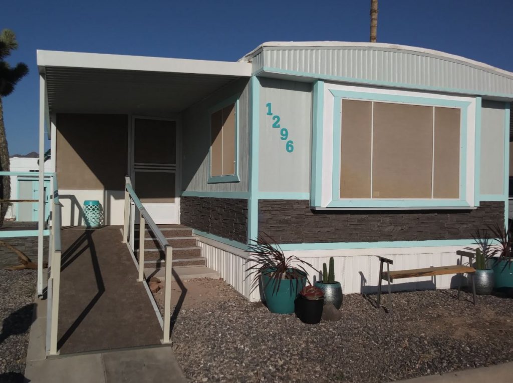 Mobile home exterior siding created with Norwich Drystack panels.