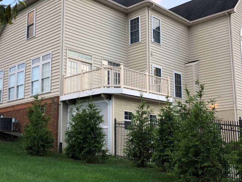 Custom-painted faux brick siding complements a home's existing vinyl siding.