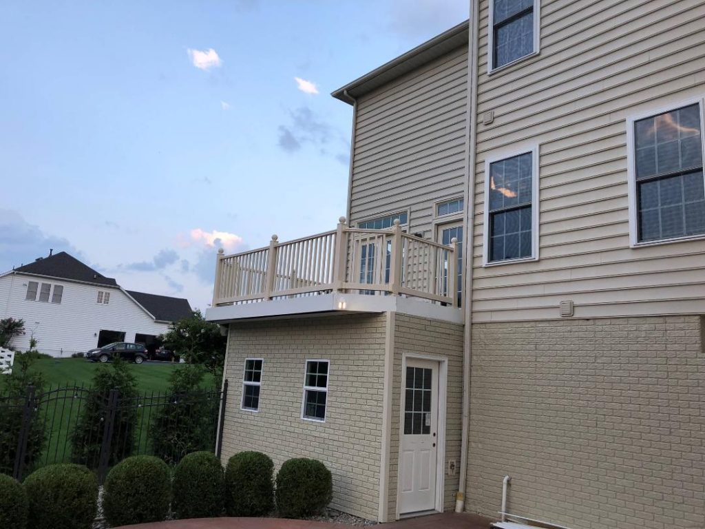 Home exterior with Novi Brick polymer siding.