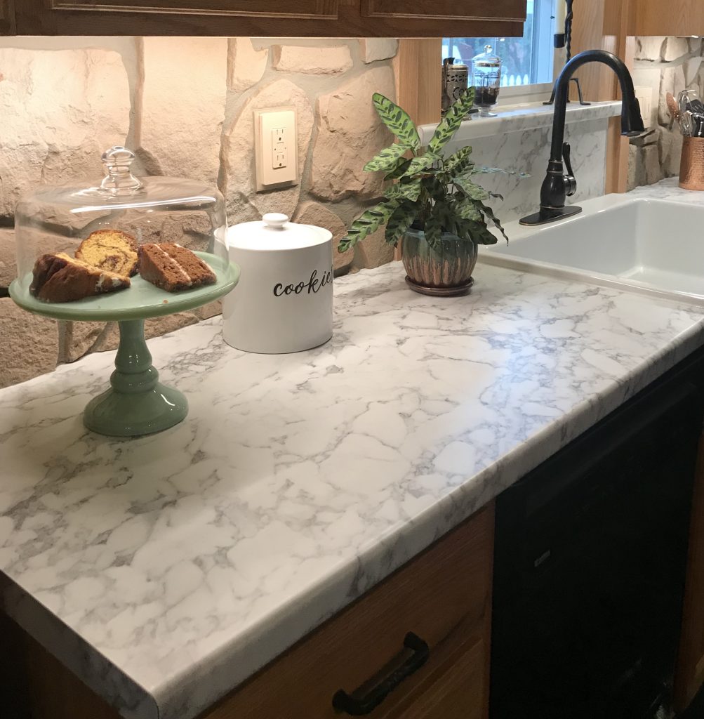 Country kitchen backsplash created with Carlton Fieldstone panels in Sierra Sand color.