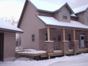 Log style vinyl panels give a home the look of a real log cabin