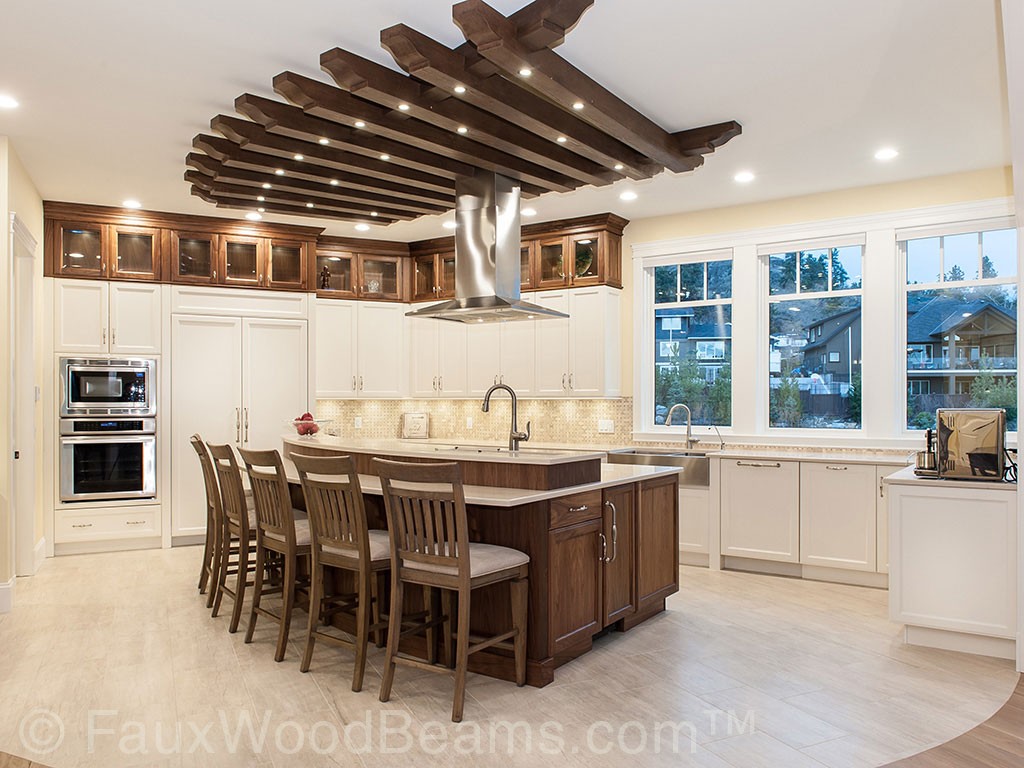 The hollow design of the kitchen's beams allows for the installation of recessed lighting and extractor fan without showing messy wires.