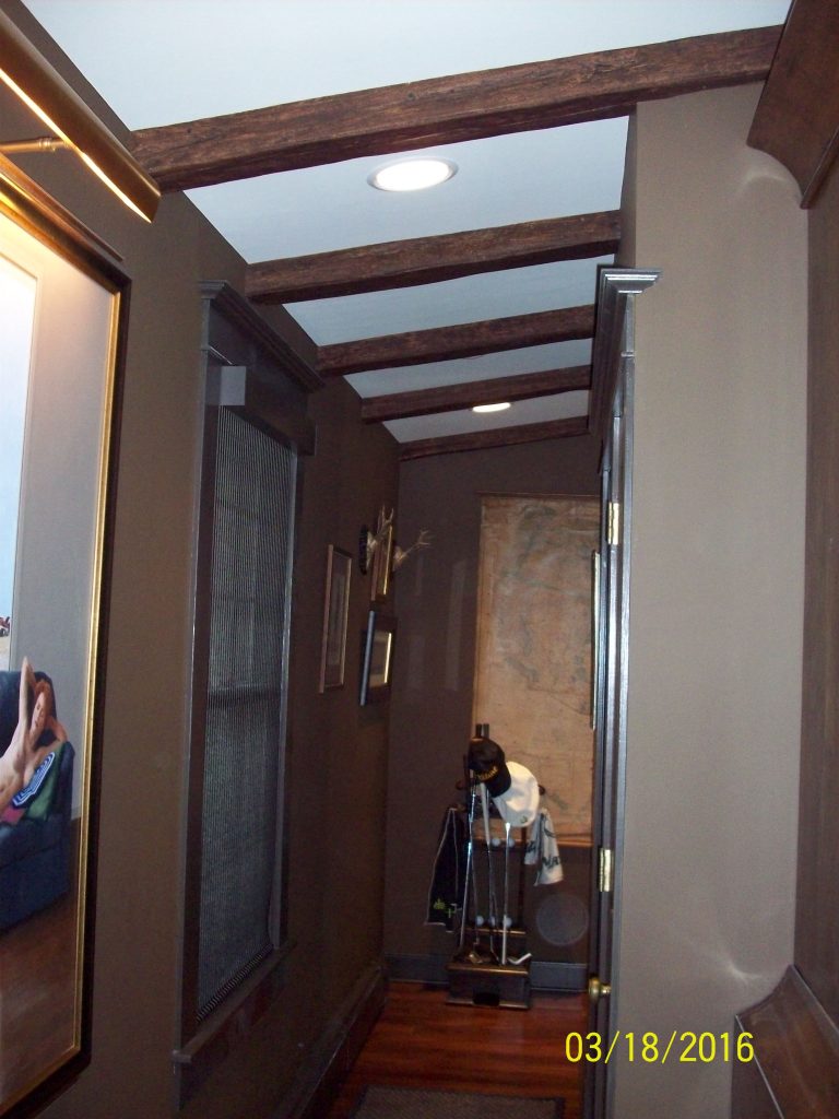 The beams were featured throughout the apartment, and look vividly realistic.