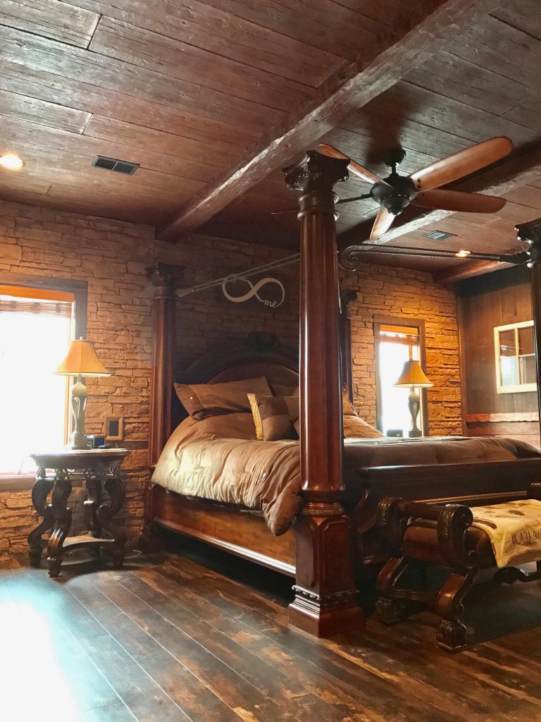Amazing bedroom makeover full of rustic, farmhouse charm.