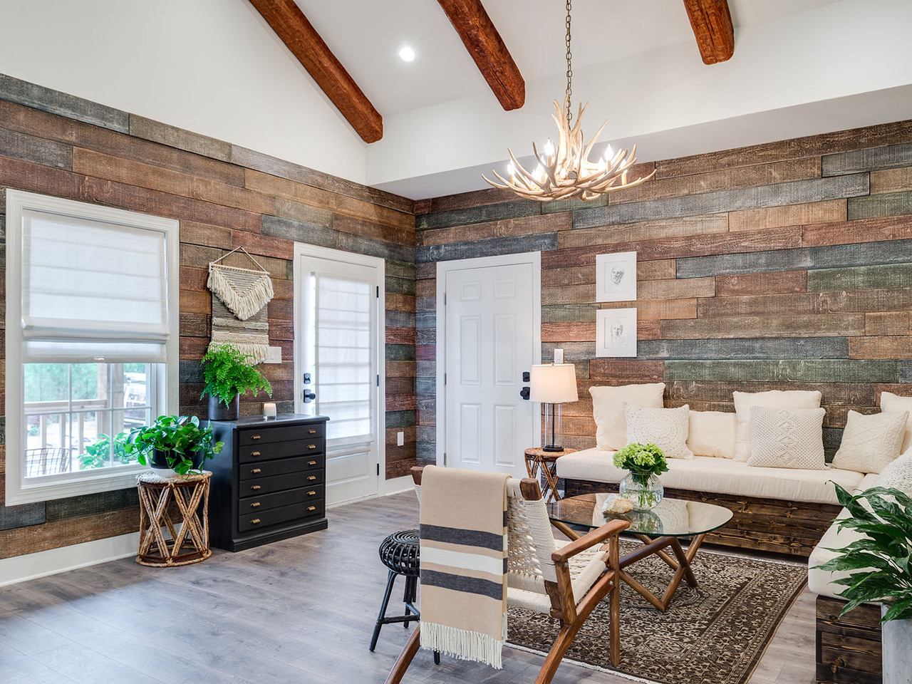 Reclaimed Shiplap Faux Barn Wood Wall Panels in Rustic