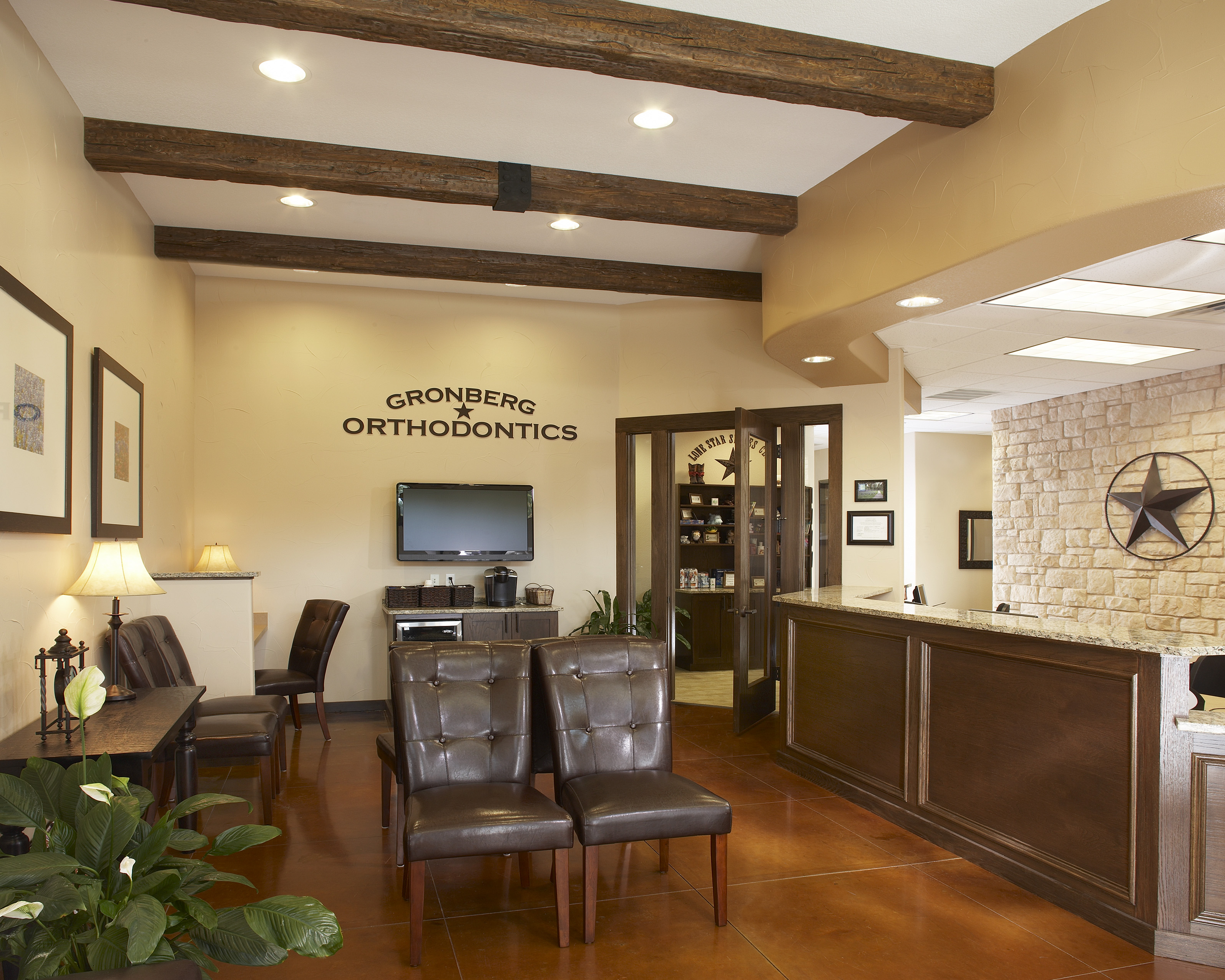 In addition to decorating the outside of your desk, you can also create an elegant accent wall beside it.