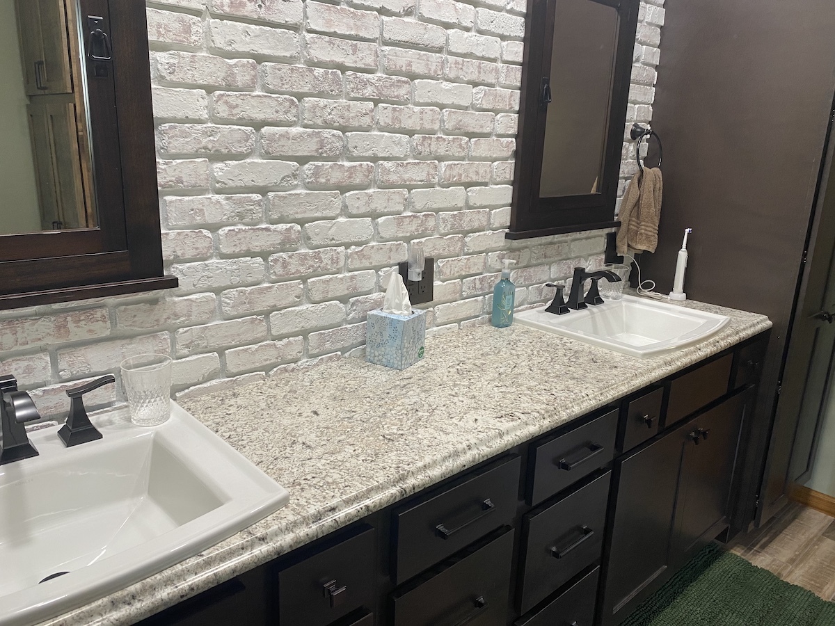 Old Chicago Faux Brick Wall Panel in Whitewash Brick