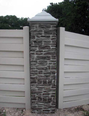 Ashford Ledgestone columns in Brown with optional column caps provide a bold touch to this large privacy fence: