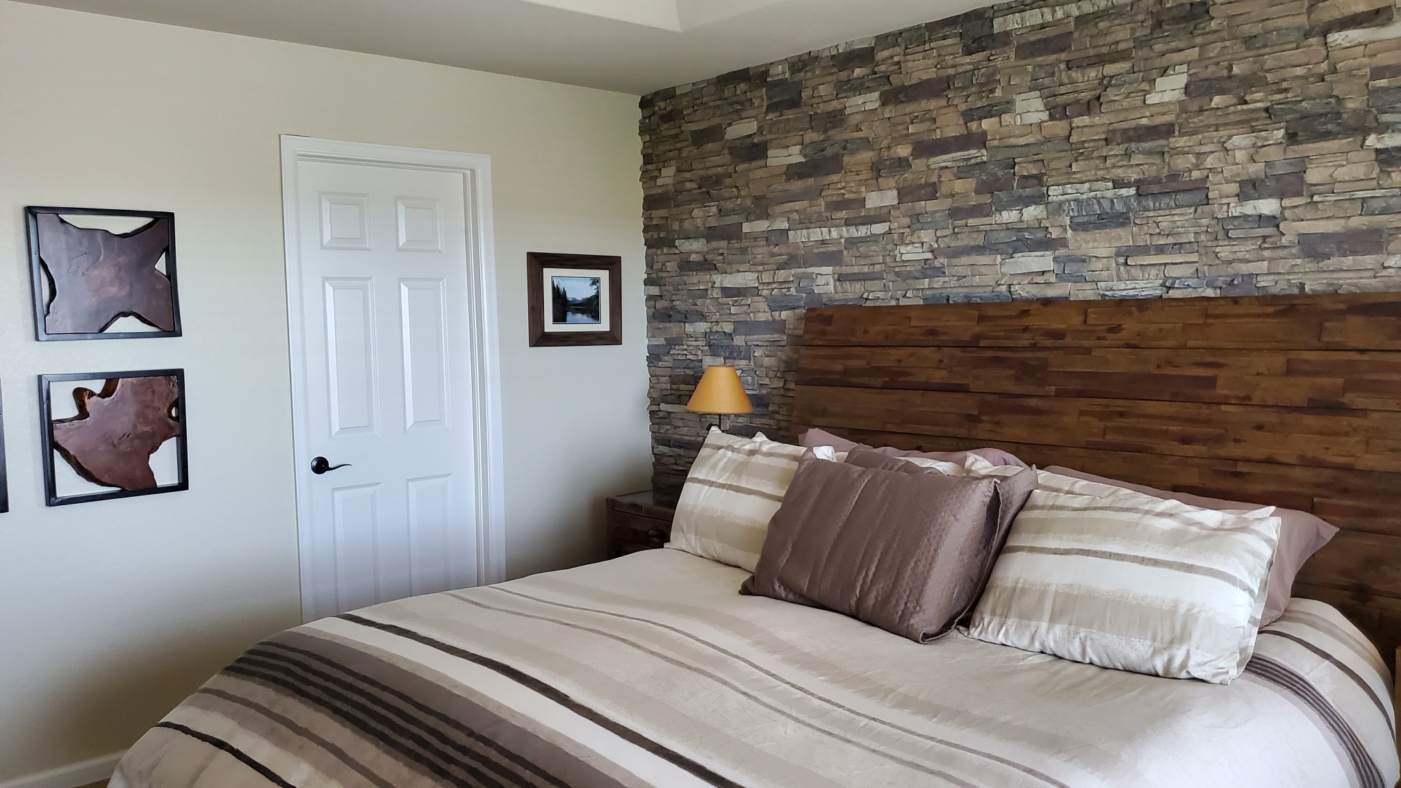 Colorado Dry Stack Faux Stone Wall Panels in Mist