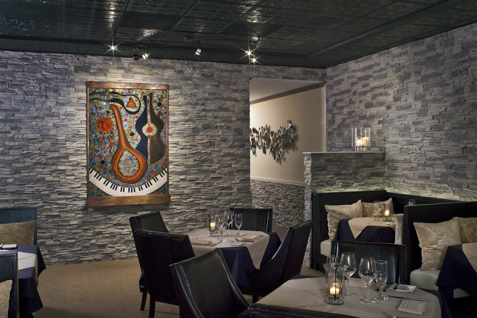 Stacked stone panels in Toasted Vanilla